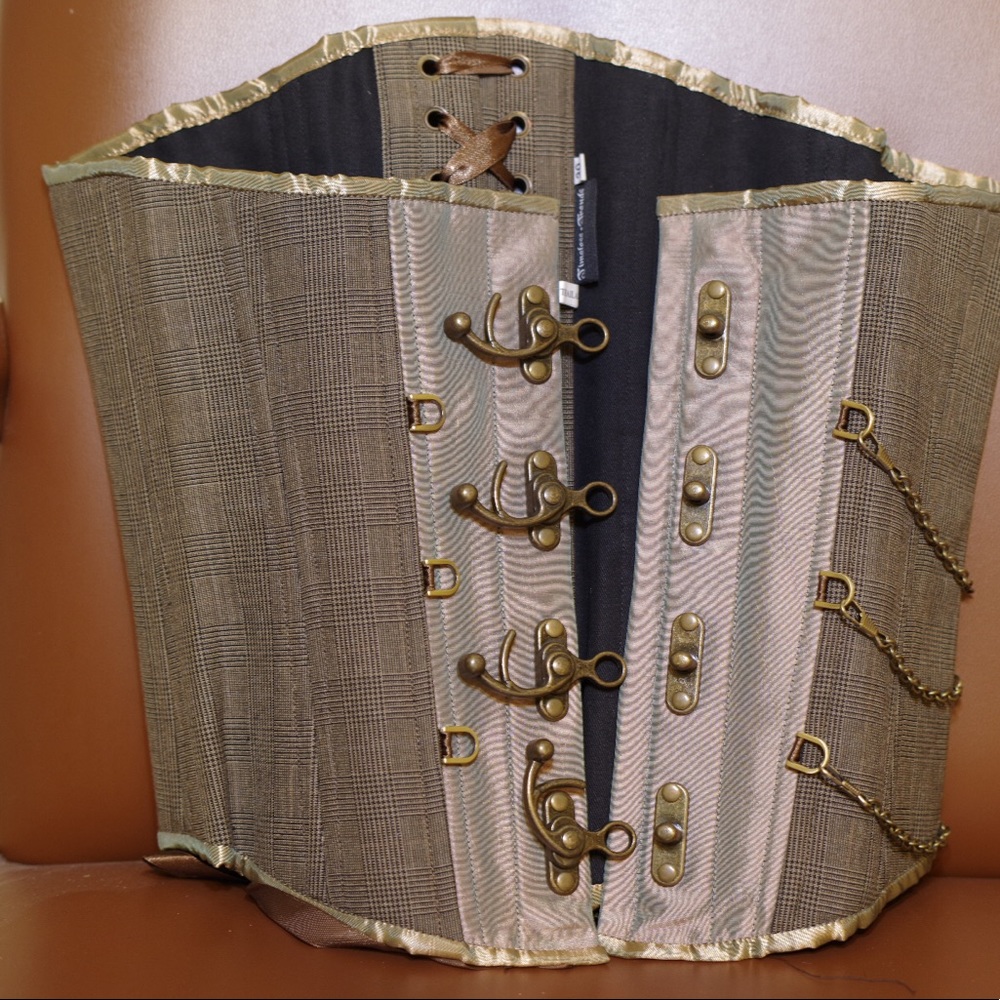 Gorgeous Timeless Trends MEN’s corset. Size 30.